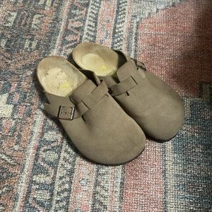 Women's Boston Suede Soft Footbed Clogs